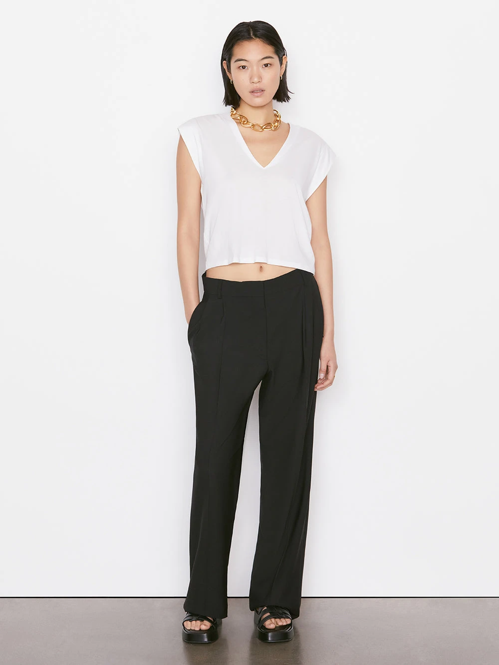 Le High Rise V Neck Tee -- Blanc 4 Le High Rise V Neck Tee -- Blanc - Image 2