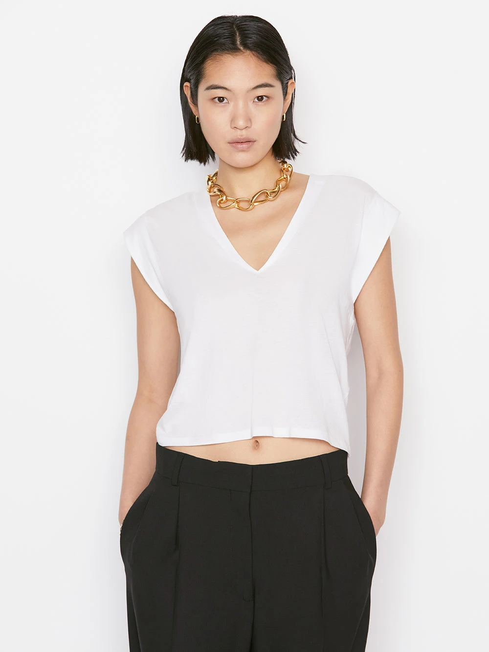 Le High Rise V Neck Tee -- Blanc 3 Le High Rise V Neck Tee -- Blanc