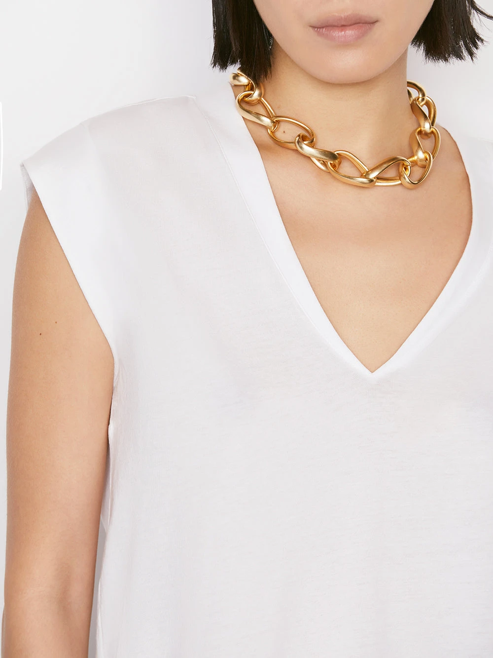 Le High Rise V Neck Tee -- Blanc 6 Le High Rise V Neck Tee -- Blanc - Image 4