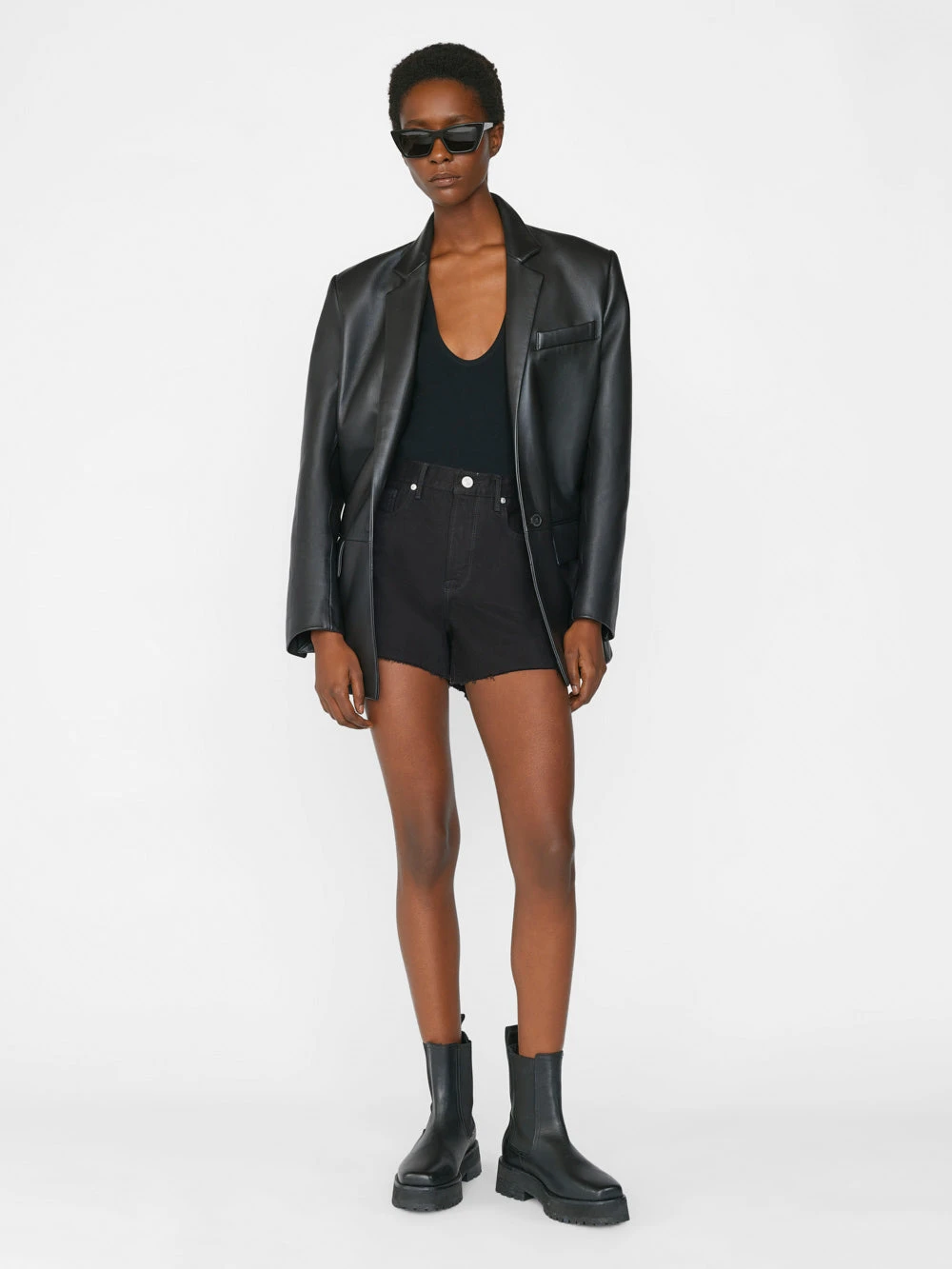 Le Brigette Short -- Film Noir 4 Le Brigette Short -- Film Noir - Image 2