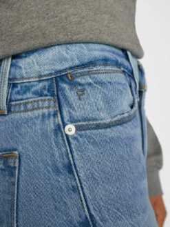 Le High Straight -- Demarco Rips -Chic Attire Store LHSTL14 DEMARCORIPS FRW22EC II WOMENS DAY 02 0051HR