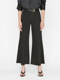 Le Palazzo Crop -- Film Noir