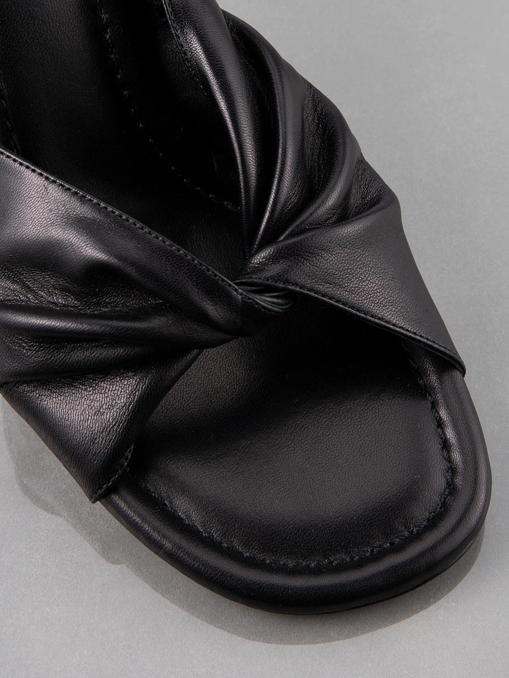 Le Carver Pump -- Noir 4 Le Carver Pump -- Noir - Image 2